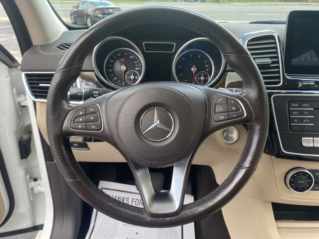 Photo 16 of this MERCEDES-BENZ GLS