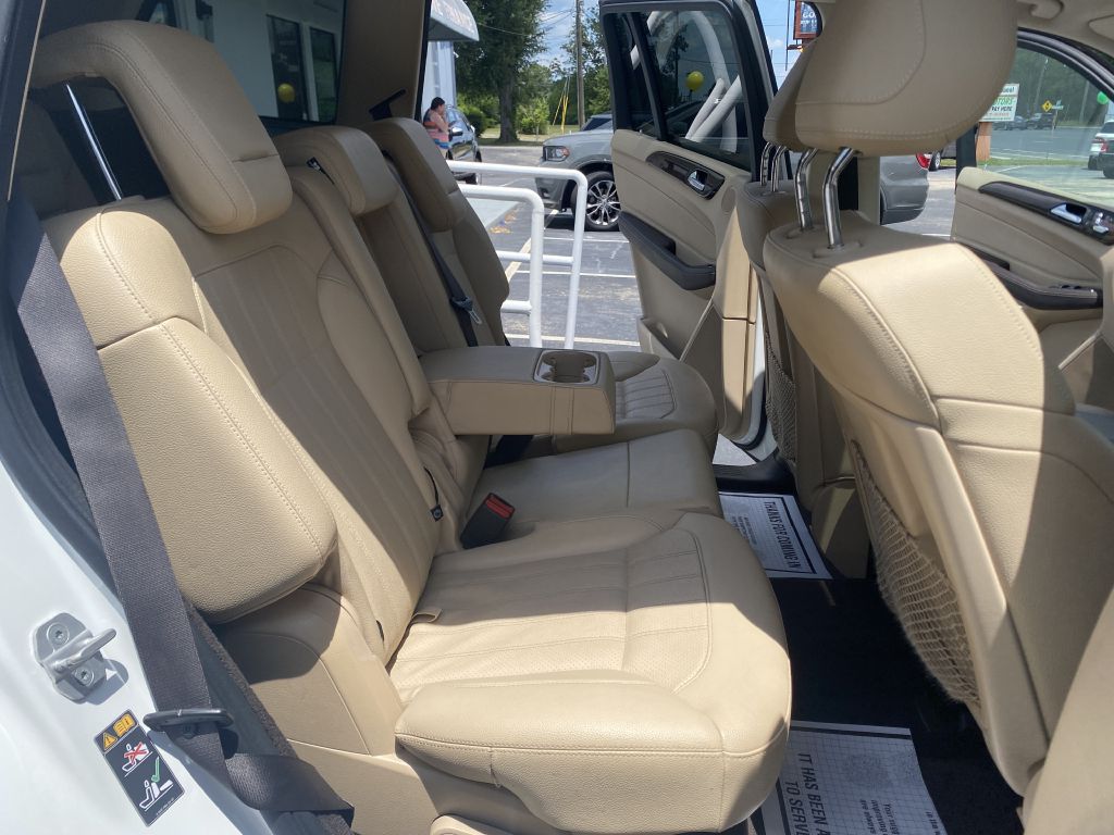 Photo 30 of this MERCEDES-BENZ GLS