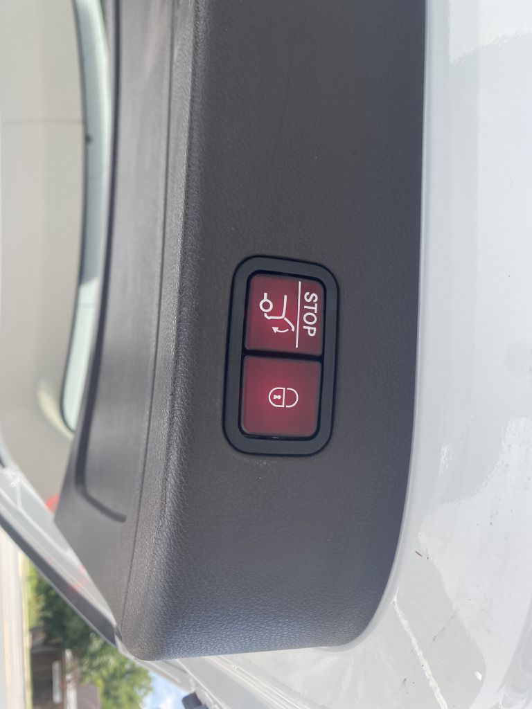 Photo 36 of this MERCEDES-BENZ GLS
