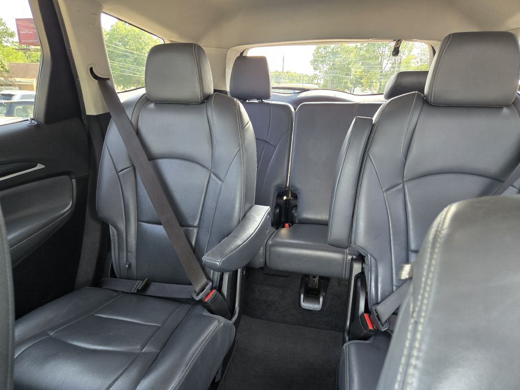 Photo 22 of this BUICK ENCLAVE