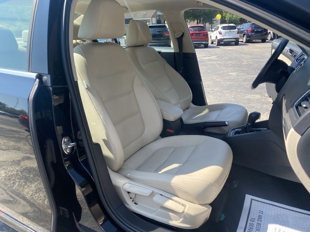 Photo 7 of this VOLKSWAGEN JETTA