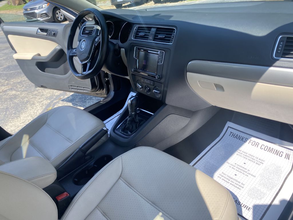 Photo 8 of this VOLKSWAGEN JETTA