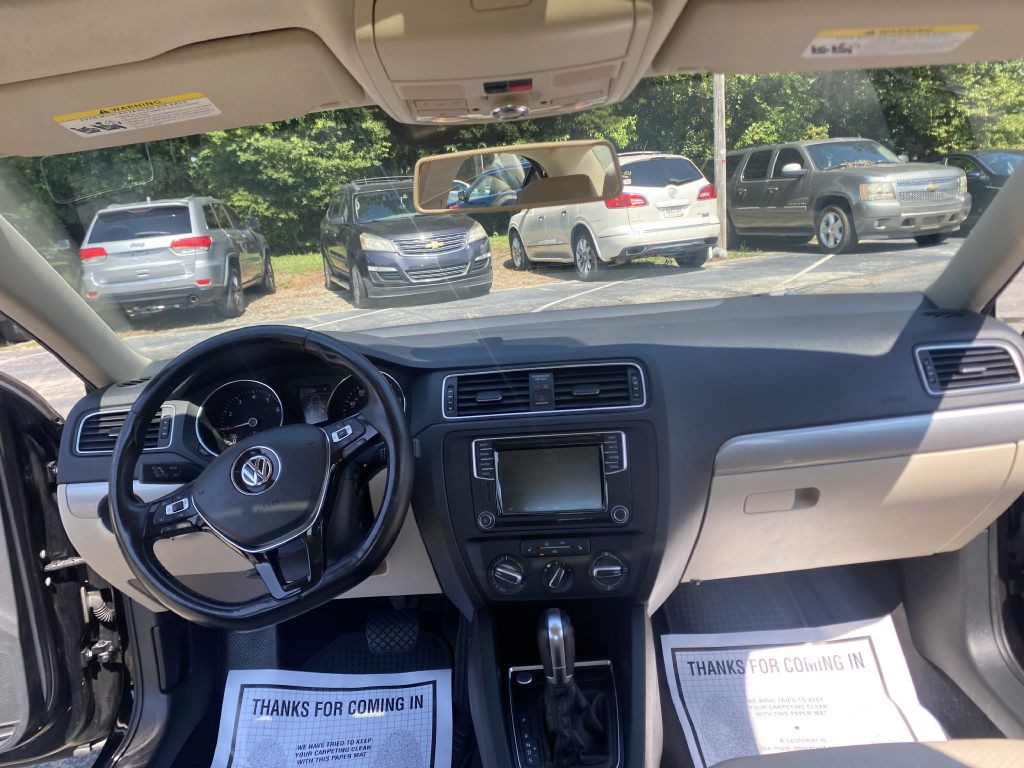 Photo 9 of this VOLKSWAGEN JETTA
