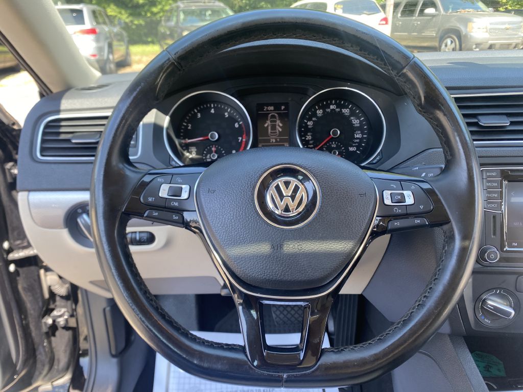 Photo 12 of this VOLKSWAGEN JETTA