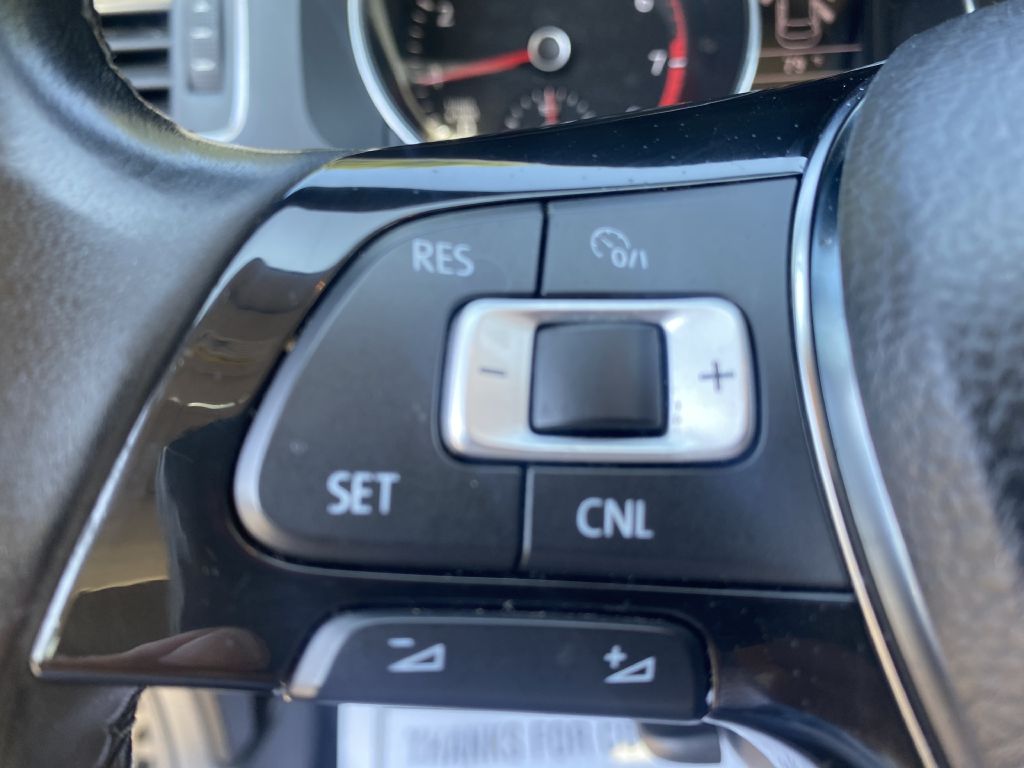 Photo 14 of this VOLKSWAGEN JETTA
