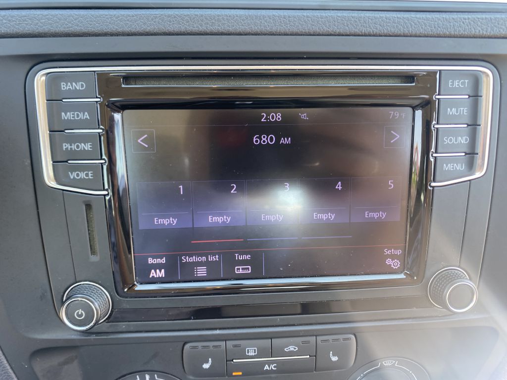 Photo 16 of this VOLKSWAGEN JETTA