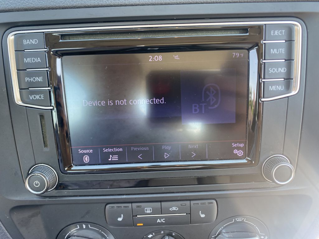Photo 17 of this VOLKSWAGEN JETTA
