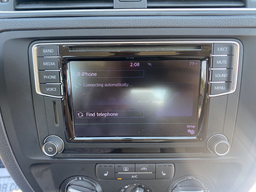 Photo 18 of this VOLKSWAGEN JETTA