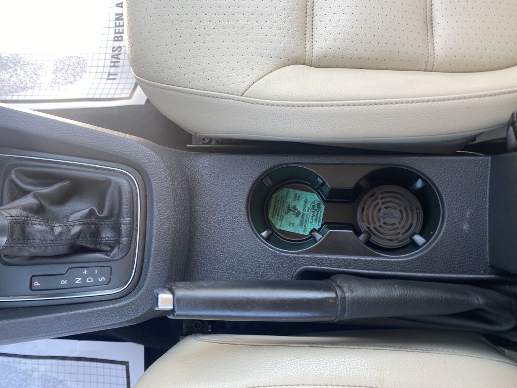 Photo 23 of this VOLKSWAGEN JETTA