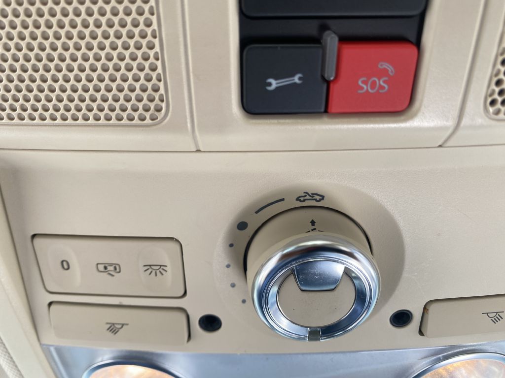 Photo 24 of this VOLKSWAGEN JETTA