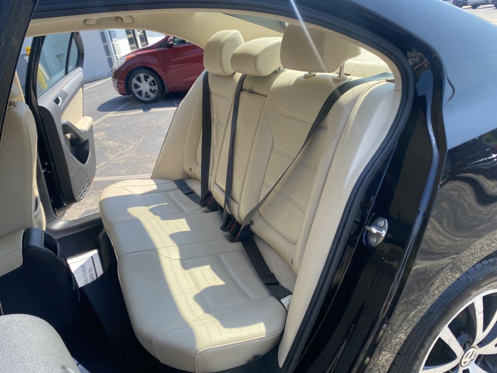Photo 26 of this VOLKSWAGEN JETTA