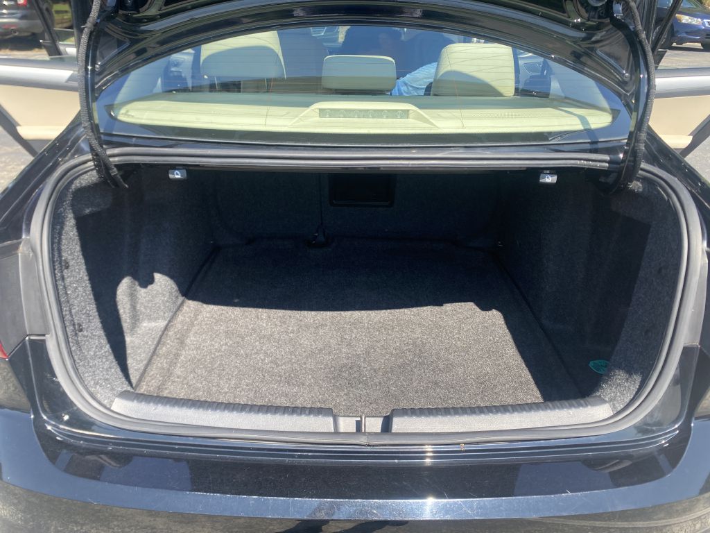 Photo 29 of this VOLKSWAGEN JETTA