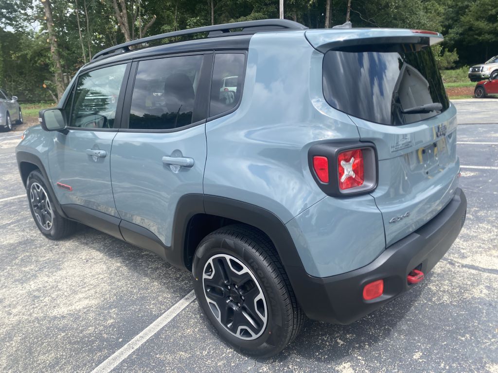Photo 4 of this JEEP RENEGADE