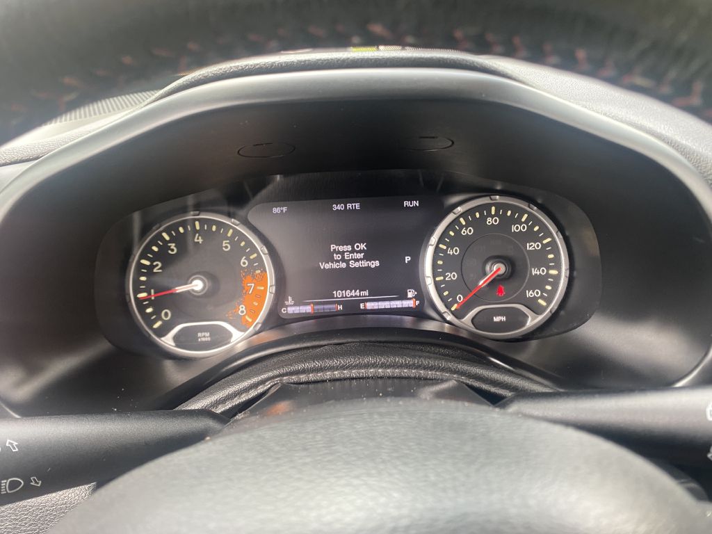 Photo 10 of this JEEP RENEGADE