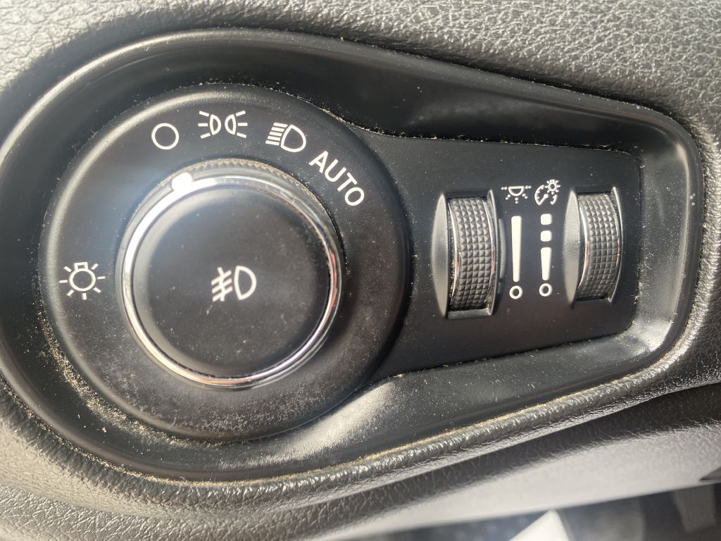 Photo 11 of this JEEP RENEGADE
