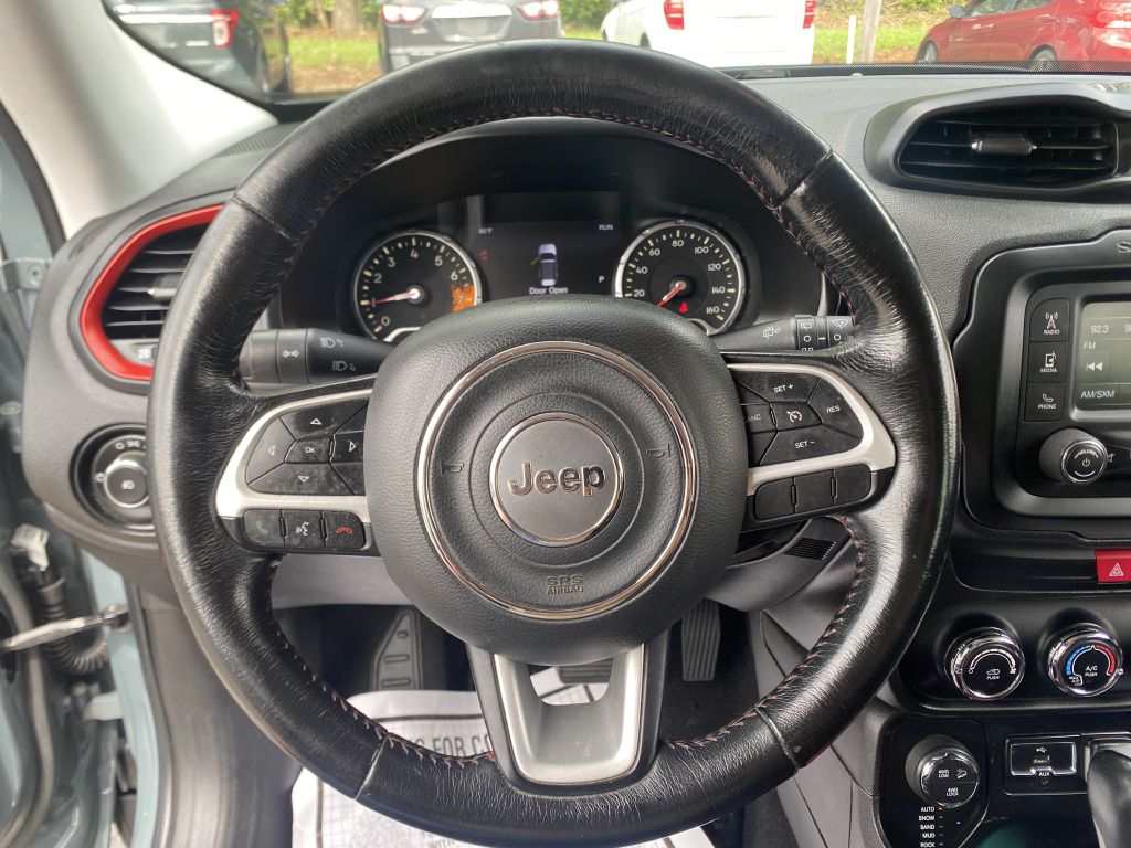 Photo 12 of this JEEP RENEGADE