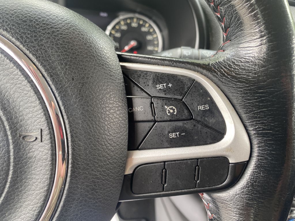 Photo 13 of this JEEP RENEGADE