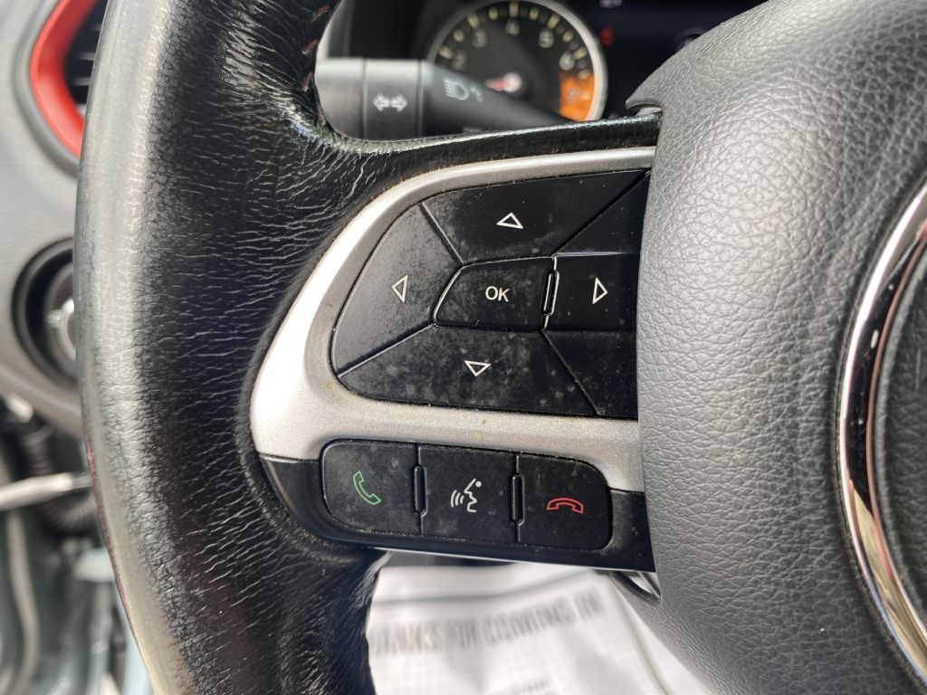 Photo 14 of this JEEP RENEGADE