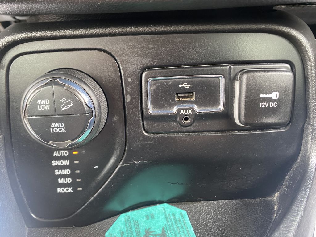 Photo 21 of this JEEP RENEGADE
