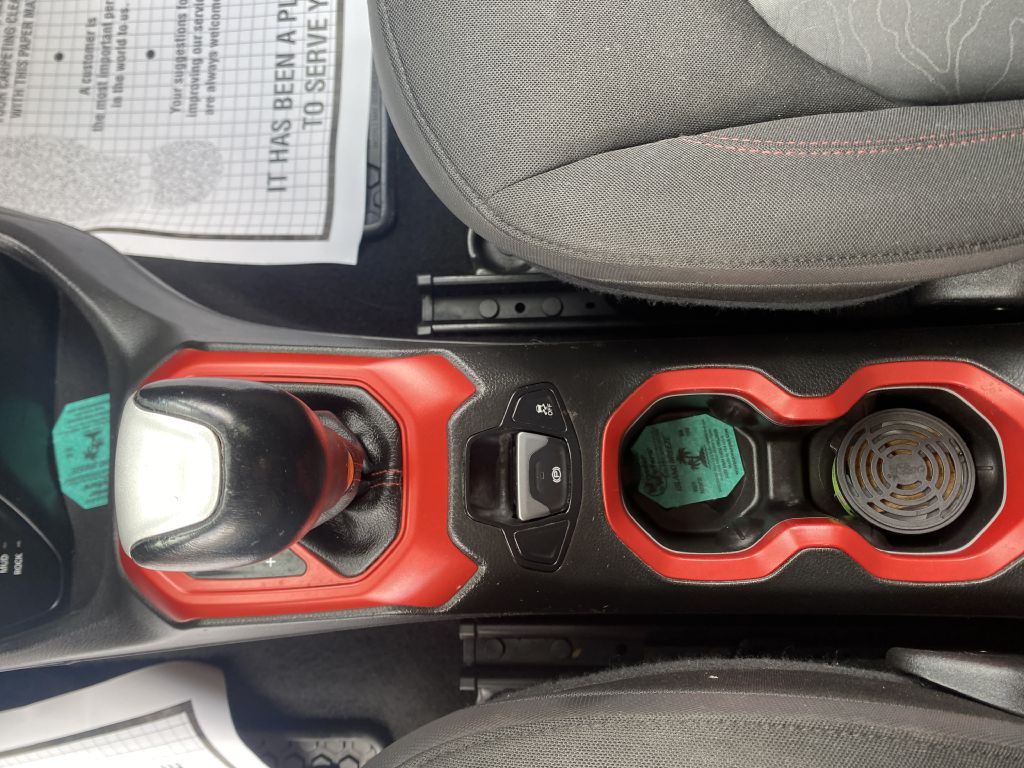 Photo 22 of this JEEP RENEGADE