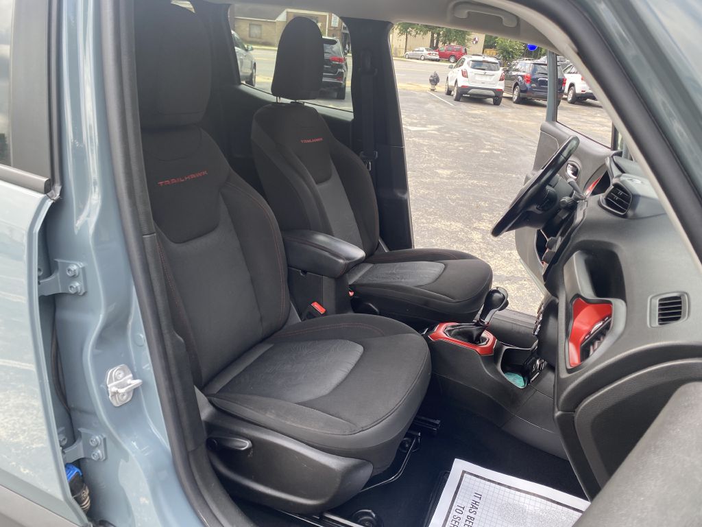 Photo 23 of this JEEP RENEGADE