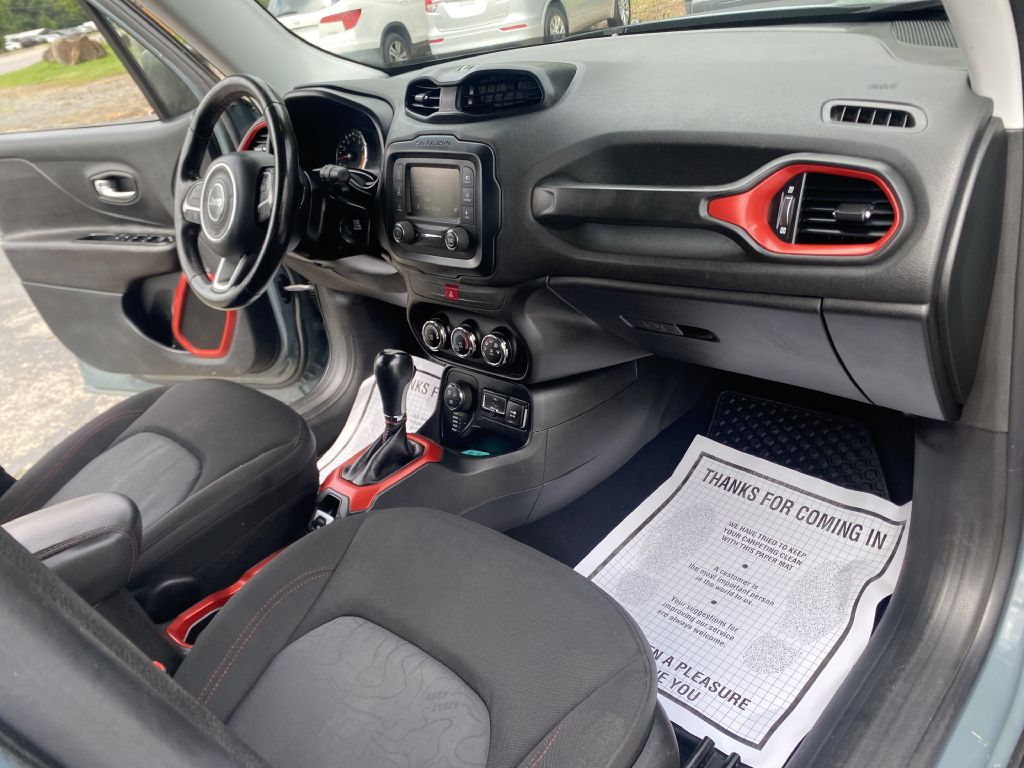 Photo 24 of this JEEP RENEGADE