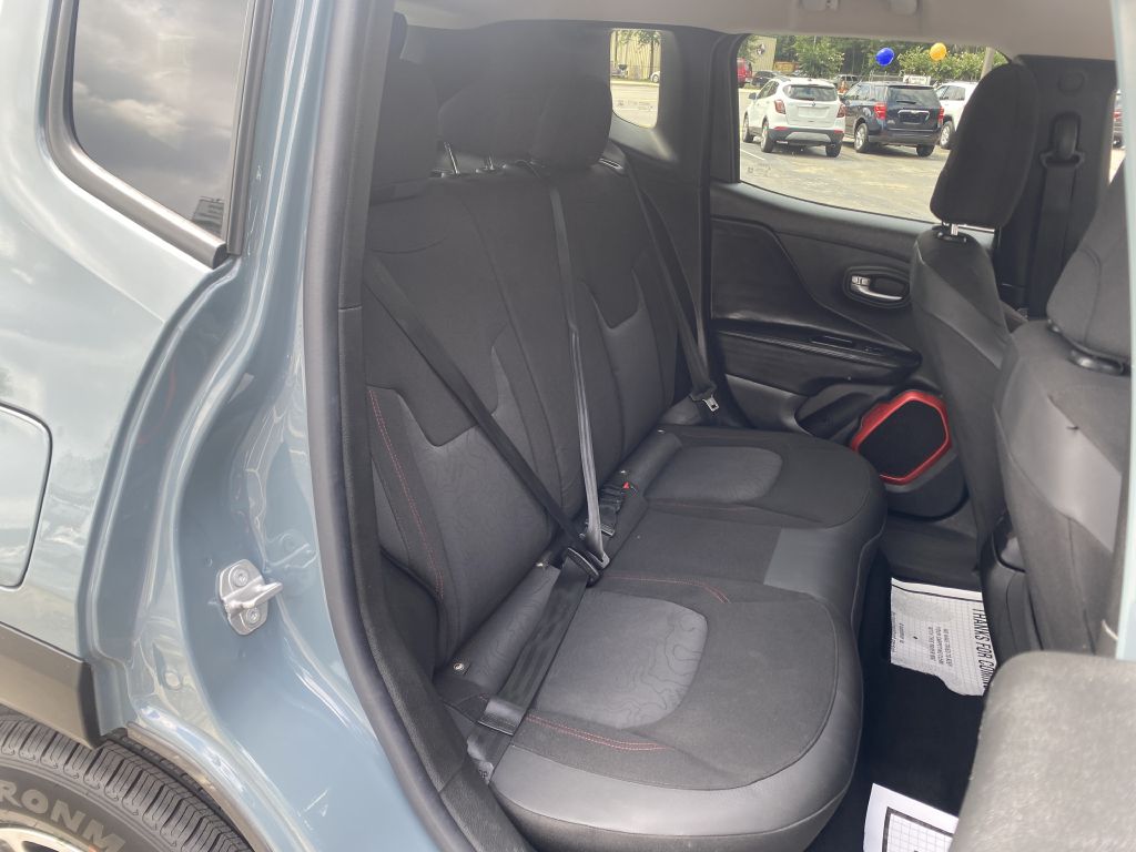 Photo 26 of this JEEP RENEGADE
