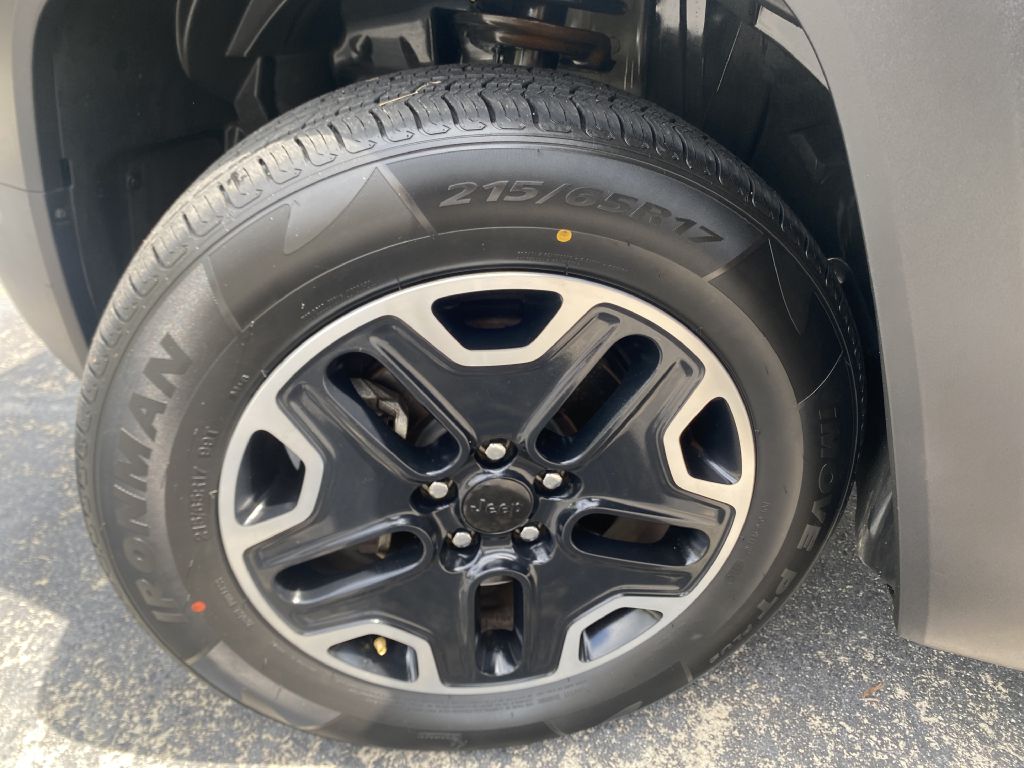 Photo 31 of this JEEP RENEGADE