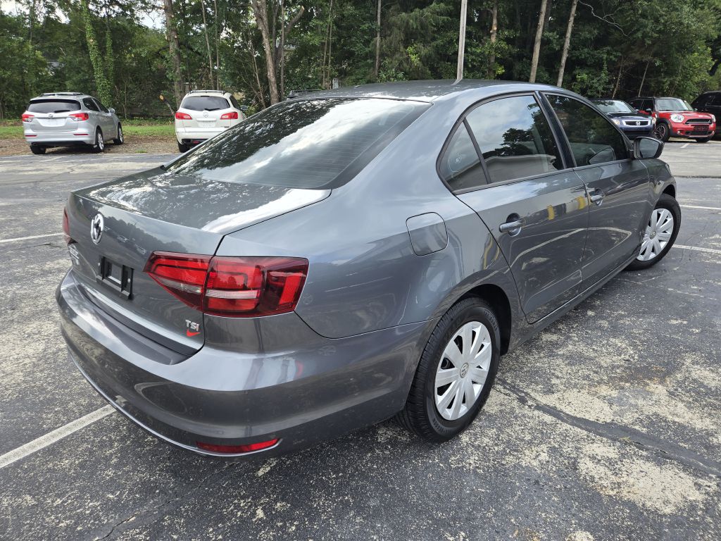 Photo 5 of this VOLKSWAGEN JETTA