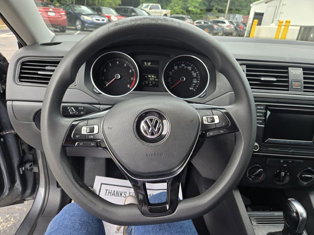 Photo 9 of this VOLKSWAGEN JETTA