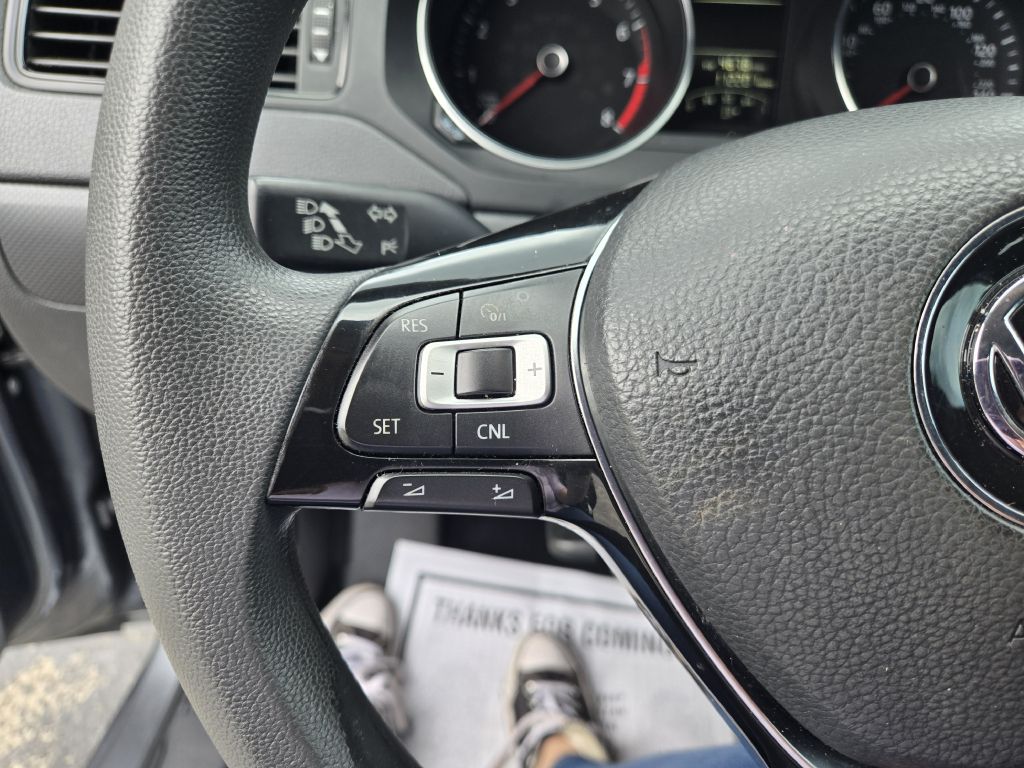 Photo 12 of this VOLKSWAGEN JETTA