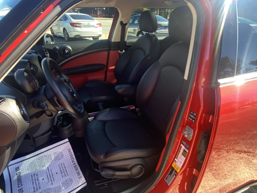 Photo 8 of this MINI COUNTRYMAN