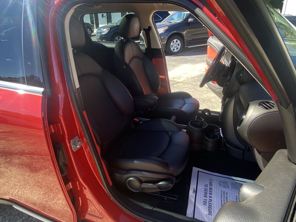 Photo 9 of this MINI COUNTRYMAN