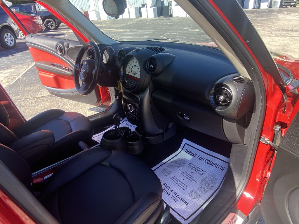 Photo 10 of this MINI COUNTRYMAN