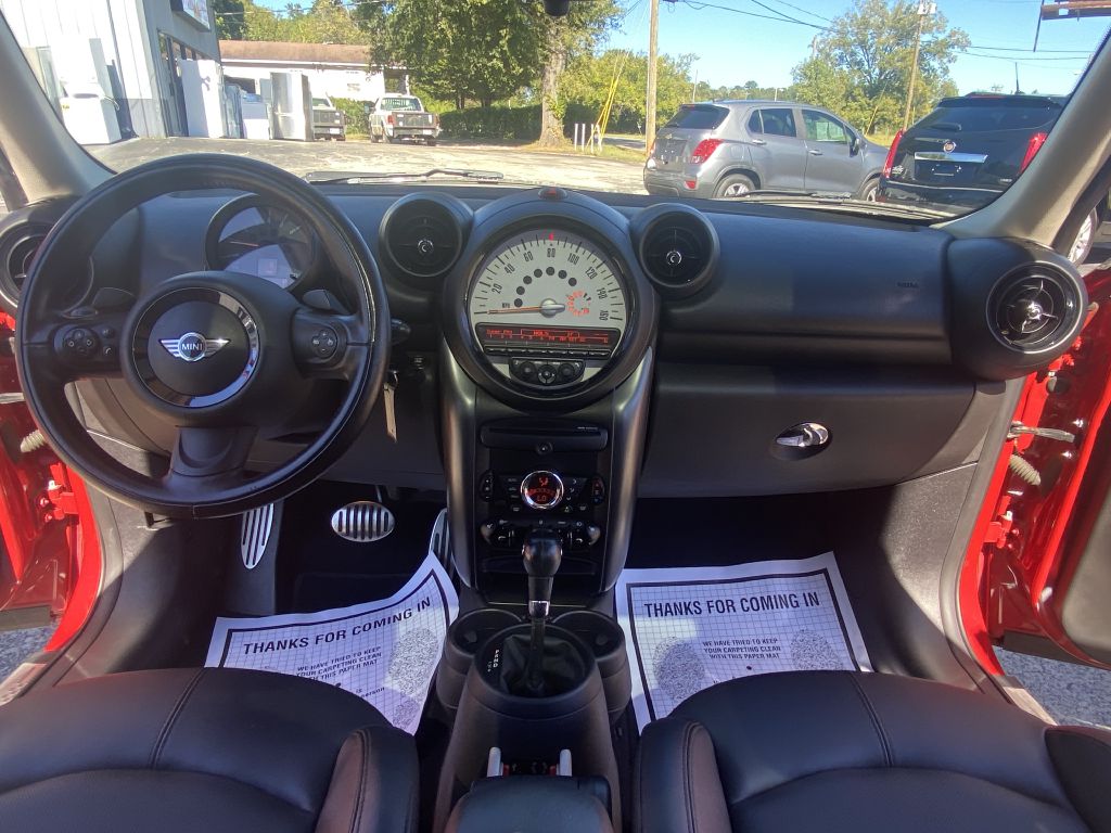 Photo 11 of this MINI COUNTRYMAN