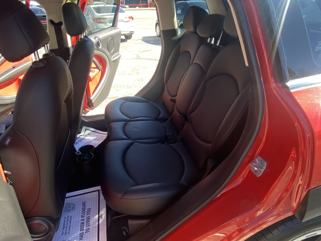 Photo 13 of this MINI COUNTRYMAN