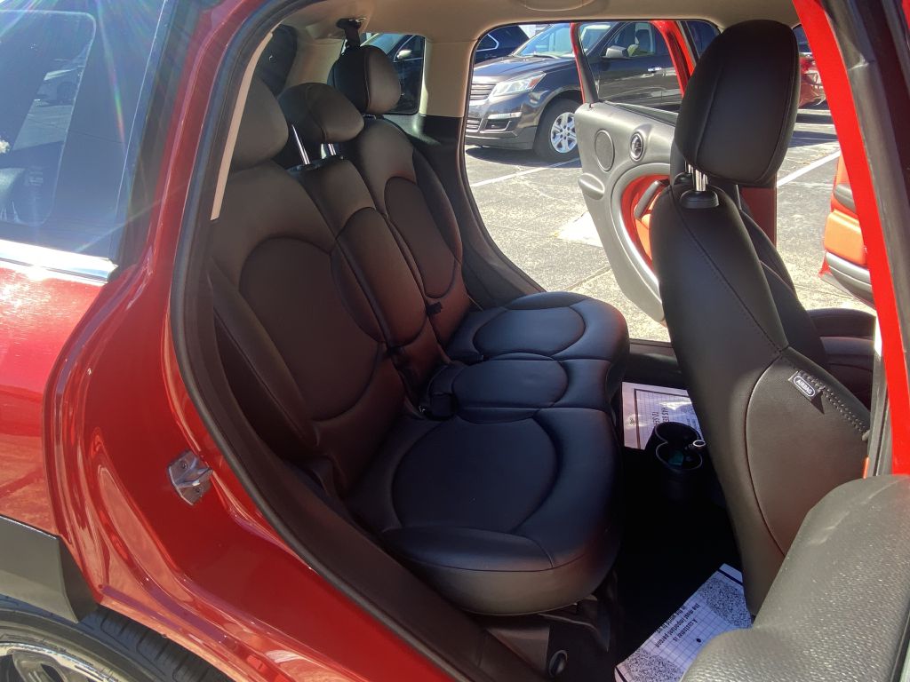 Photo 14 of this MINI COUNTRYMAN
