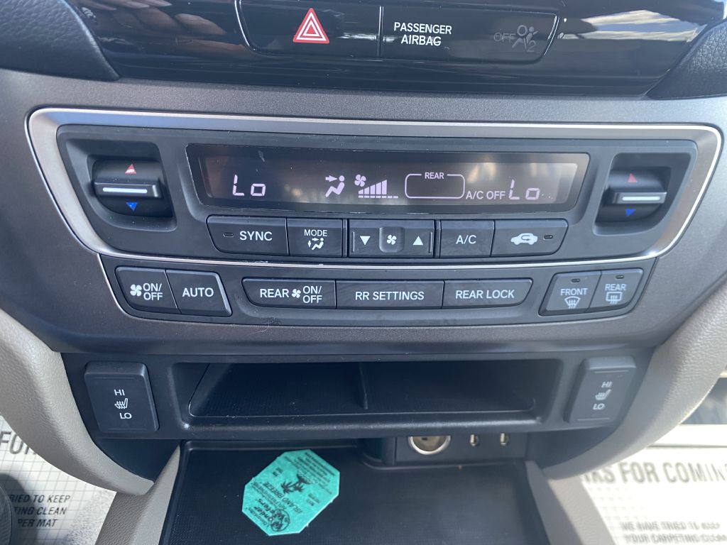 Photo 14 of this HONDA PILOT