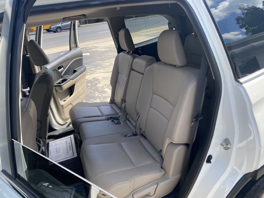Photo 24 of this HONDA PILOT
