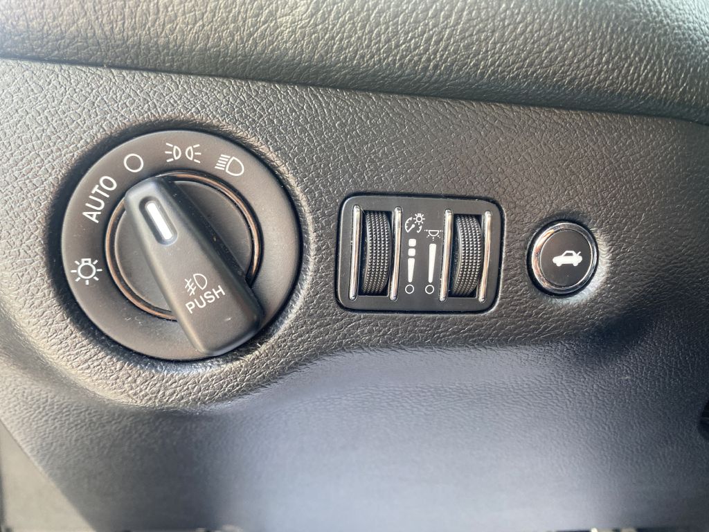 Photo 7 of this DODGE CHALLENGER