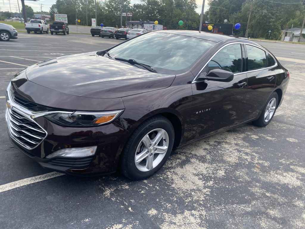 Photo 2 of this CHEVROLET MALIBU