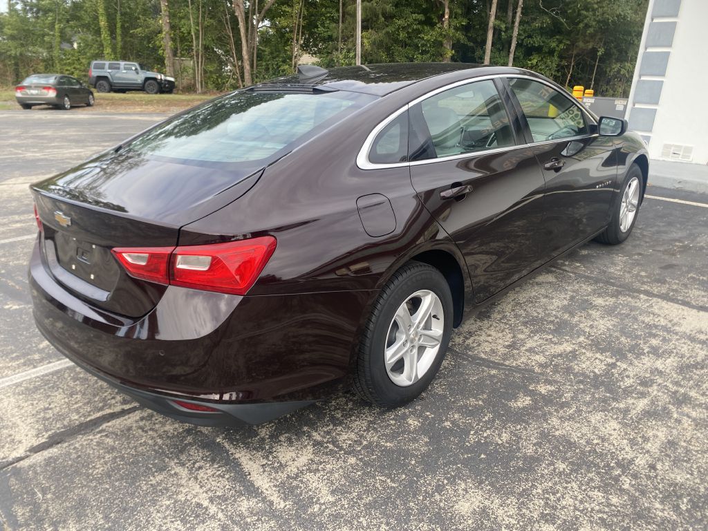 Photo 4 of this CHEVROLET MALIBU