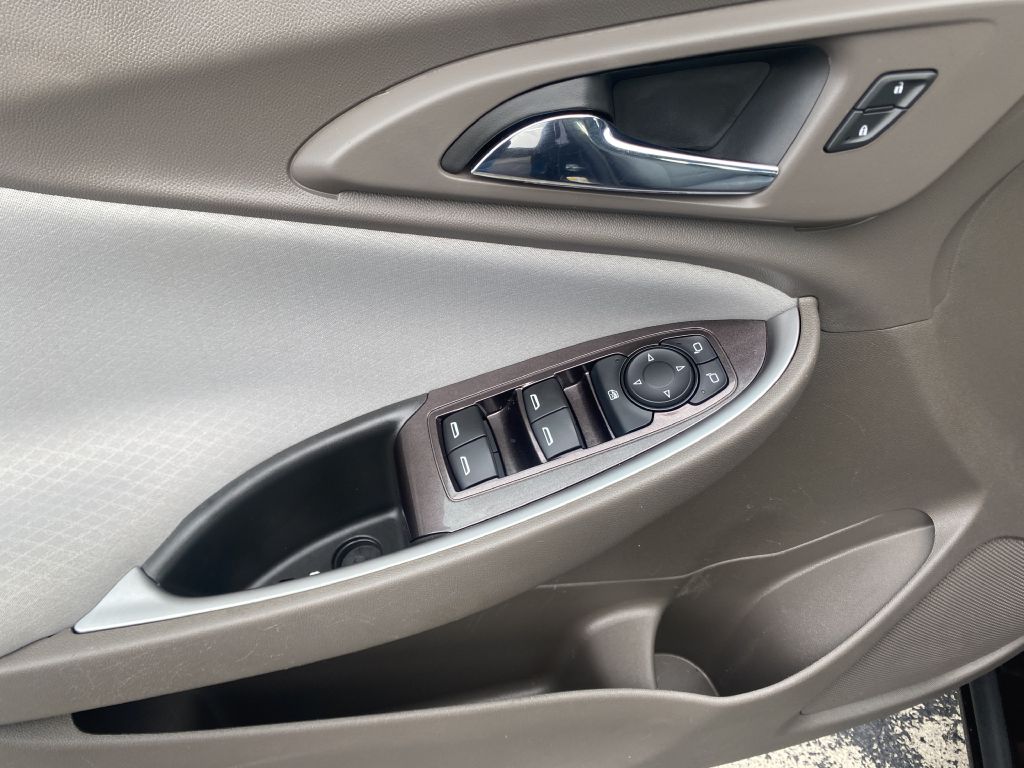 Photo 6 of this CHEVROLET MALIBU