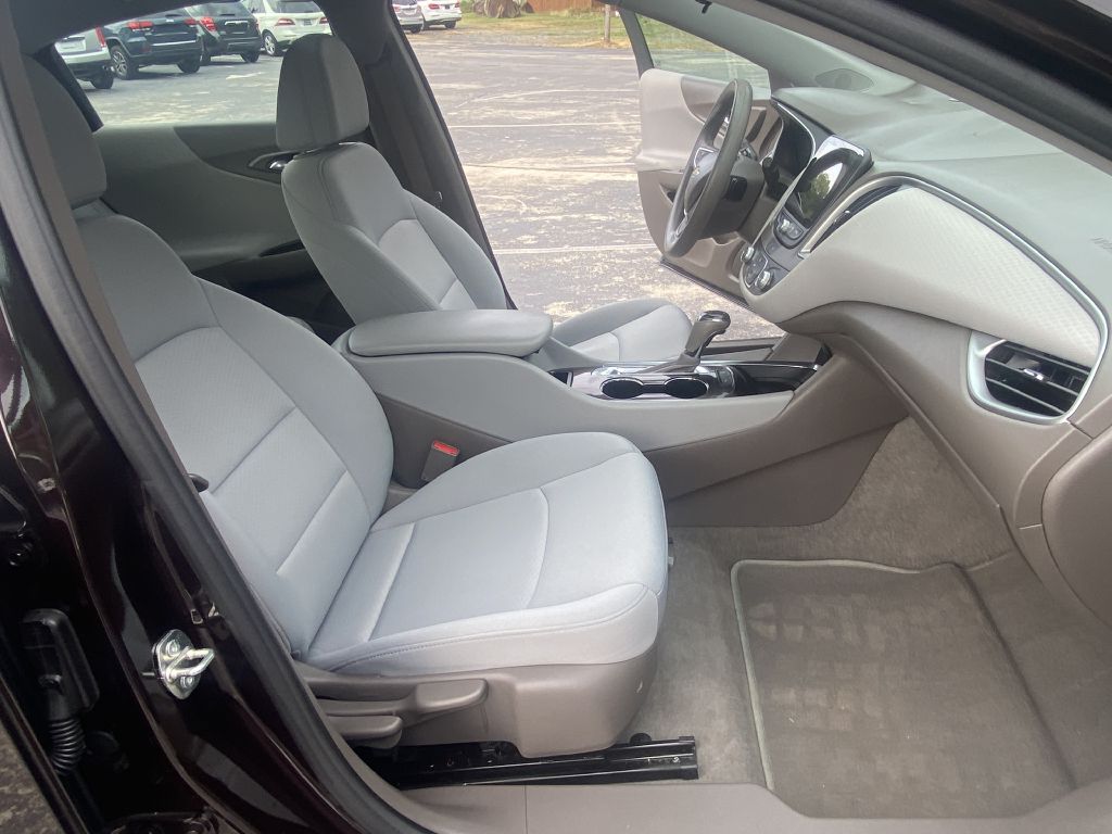 Photo 21 of this CHEVROLET MALIBU