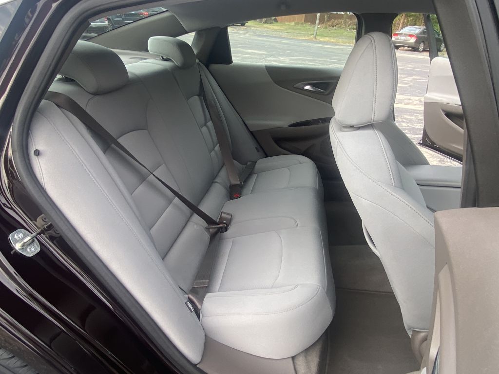 Photo 24 of this CHEVROLET MALIBU