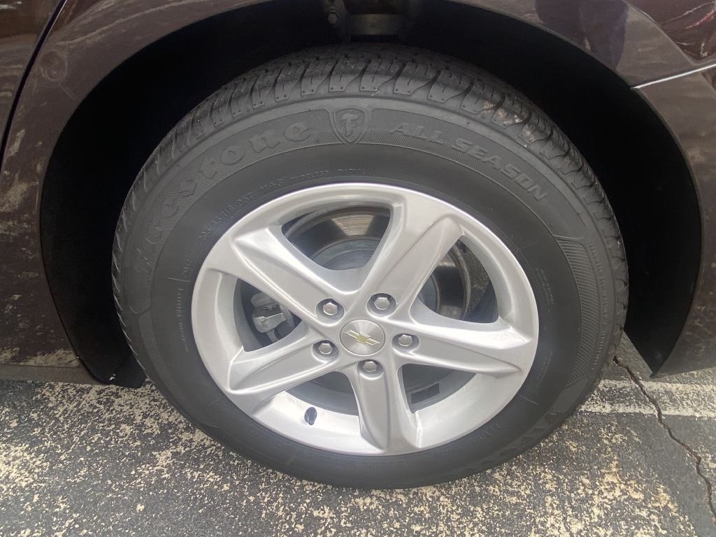 Photo 27 of this CHEVROLET MALIBU
