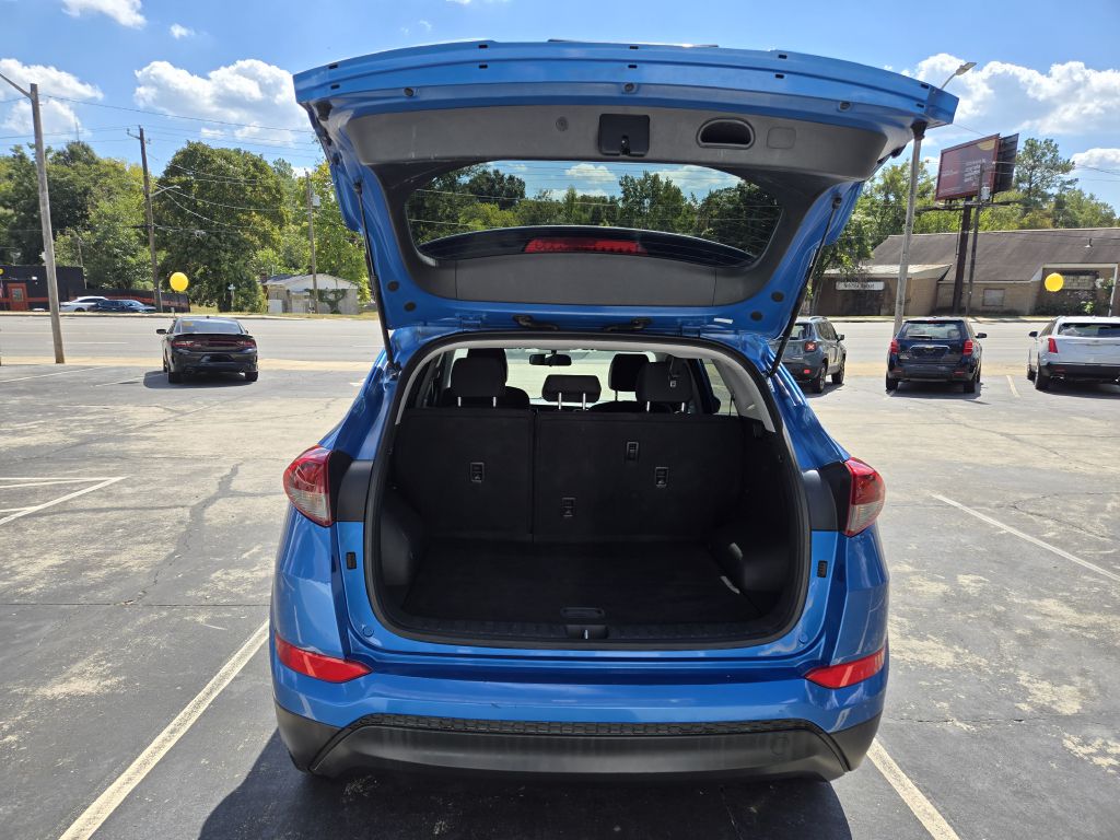 Photo 8 of this HYUNDAI TUCSON