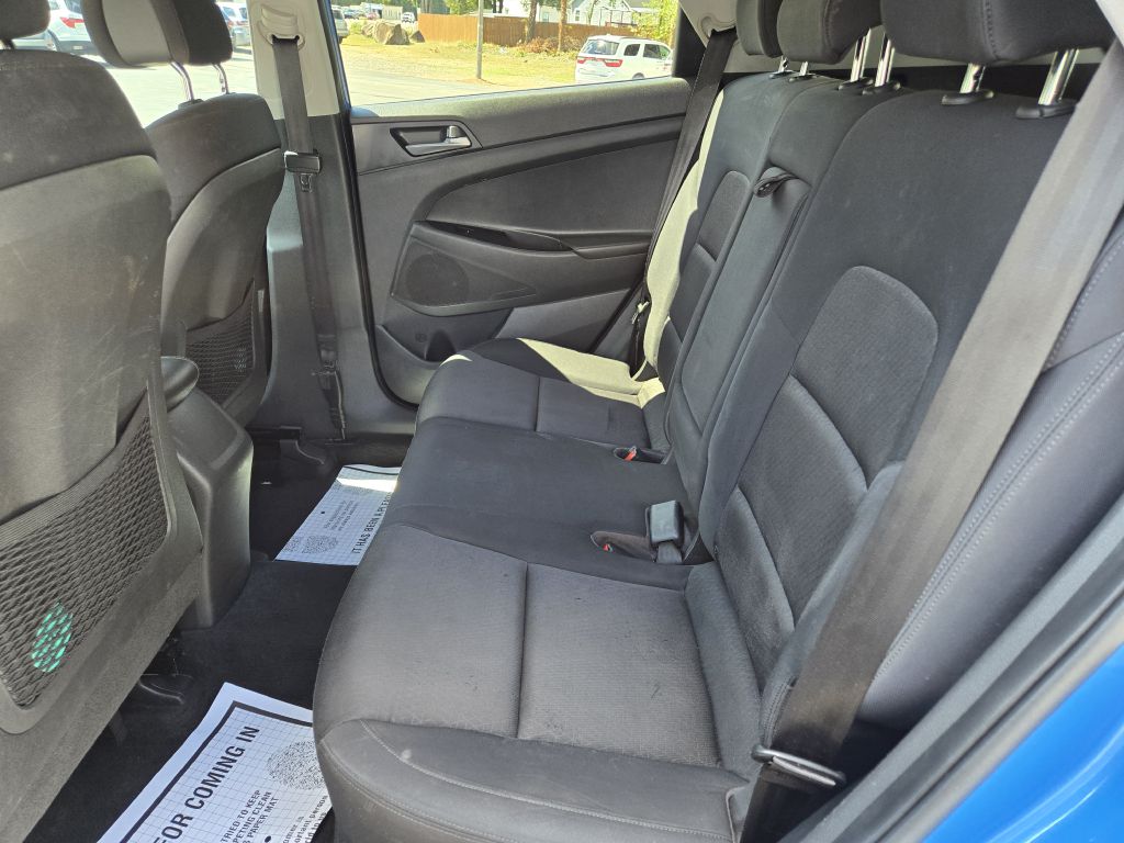Photo 10 of this HYUNDAI TUCSON
