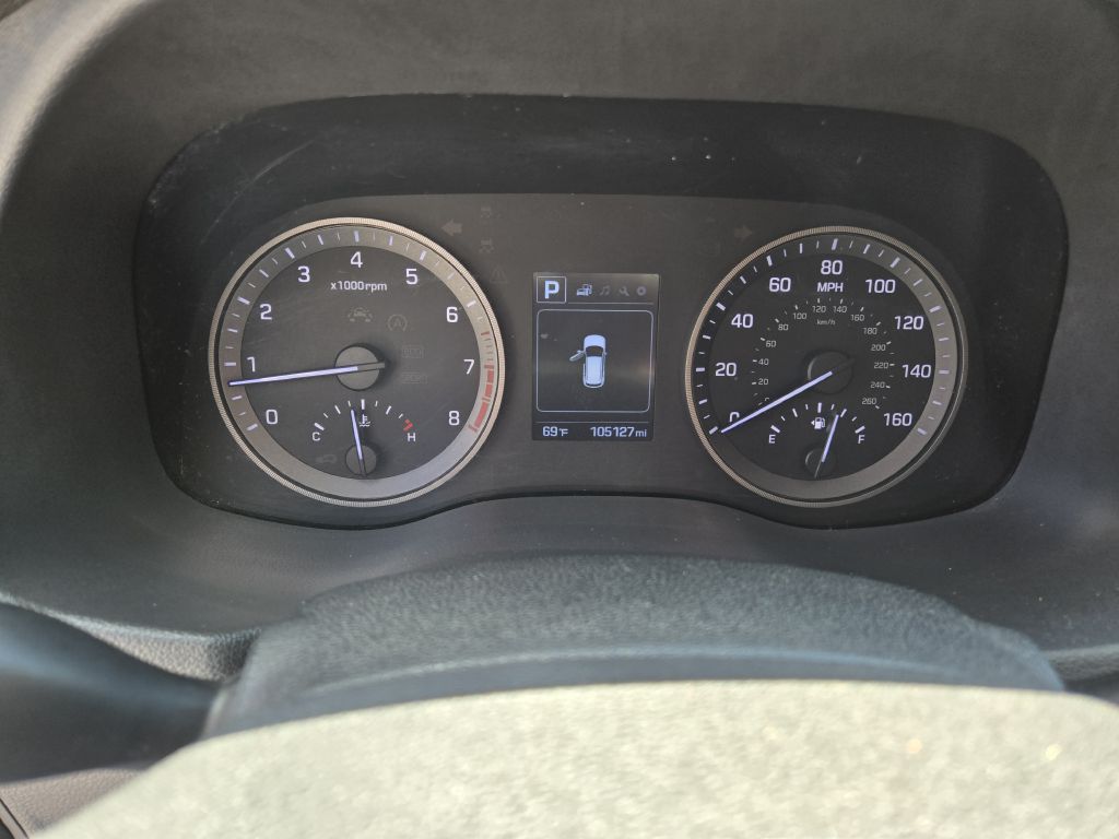 Photo 12 of this HYUNDAI TUCSON