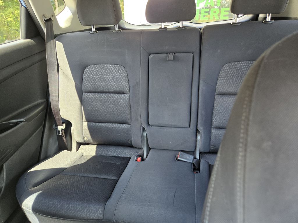 Photo 15 of this HYUNDAI TUCSON
